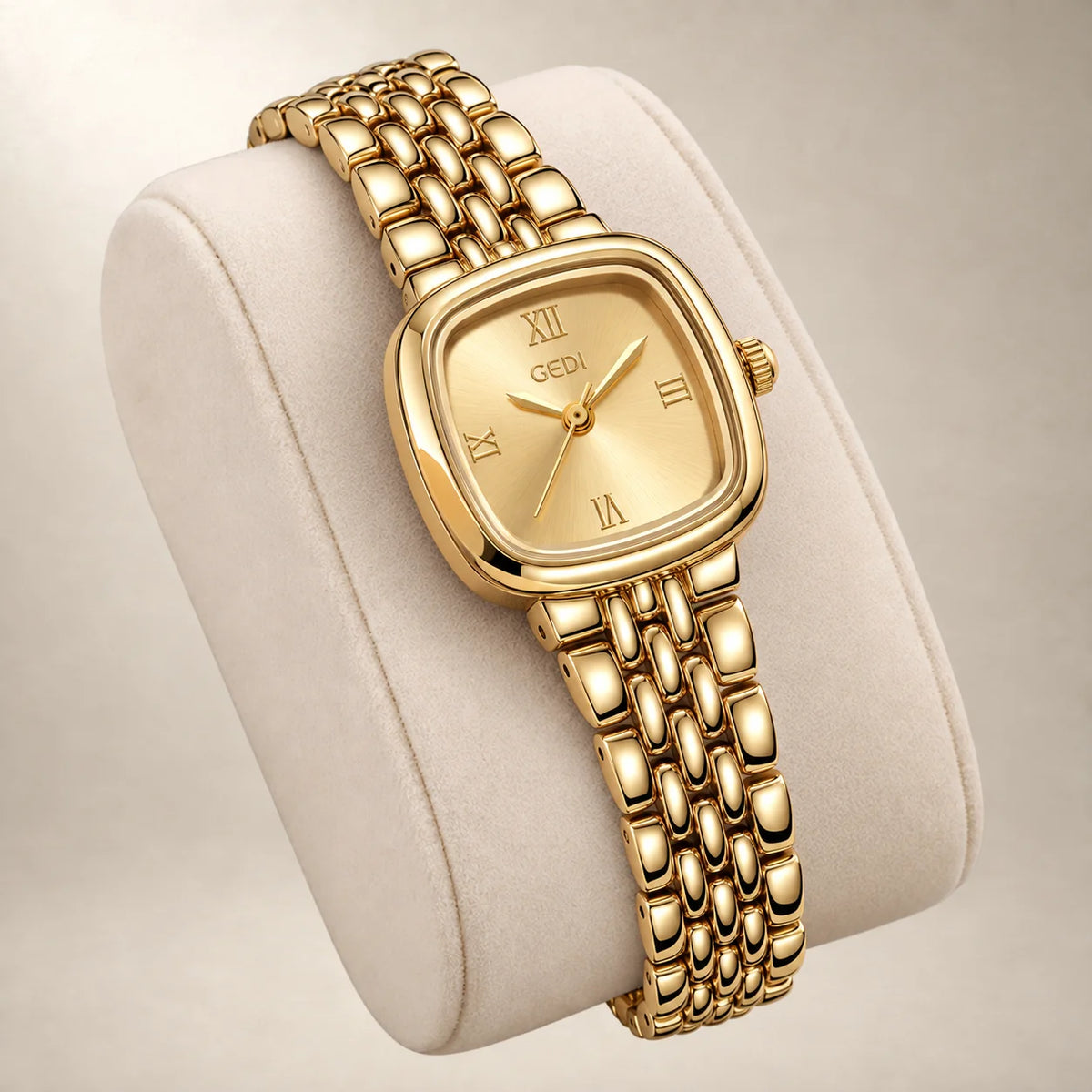 Montre coussin dorée, bracelet-chaîne