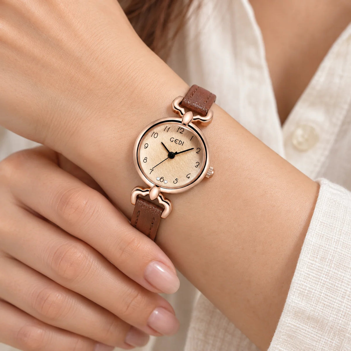 Montre fine or rose, bracelet cuir